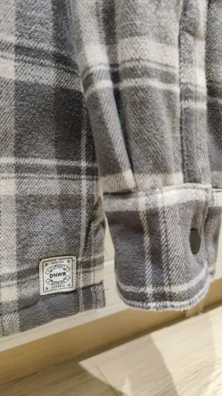 Chaqueta sobrecamisa acolchada cuadros gris Zara