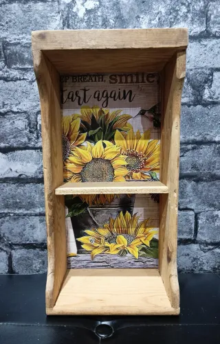 Cajón antiguo decorado a mano