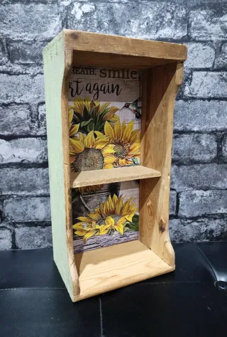 Cajón antiguo decorado a mano