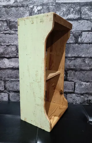 Cajón antiguo decorado a mano