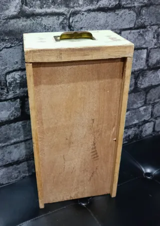 Cajón antiguo decorado a mano