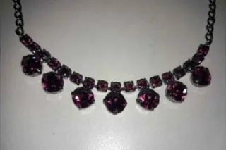 Gargantilla vintage con pedrería morada