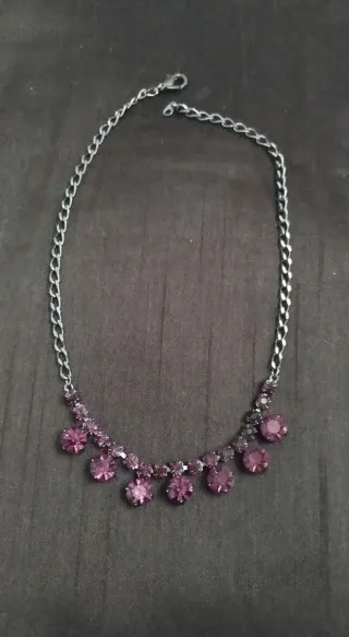 Gargantilla vintage con pedrería morada