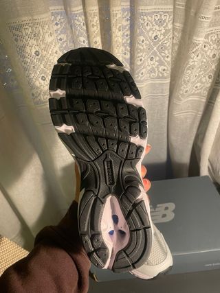 New Balance Gris y Blanco