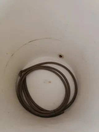 Bidón de fibra de vidrio con tapadera, pesa poco.