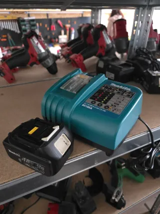 Caricabatterie e Batteria Makita