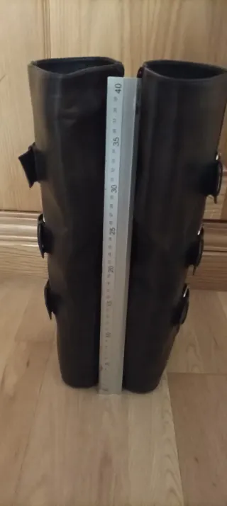 Botas altas marron y negro con hebillas talla 40