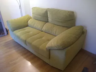 Sofá de tela verde