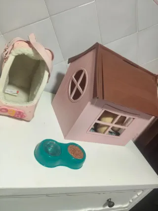 Peluche perro con casa y accesorios