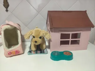 Peluche perro con casa y accesorios