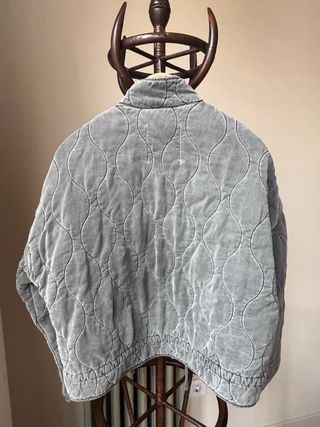 Chaqueta acolchada mujer gris