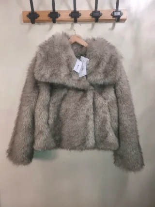 Cazadora pelo Stradivarius Talla M Beige