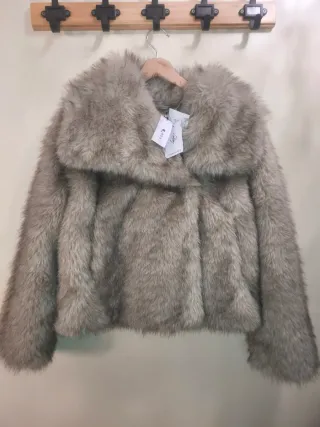 Cazadora pelo Stradivarius Talla M Beige