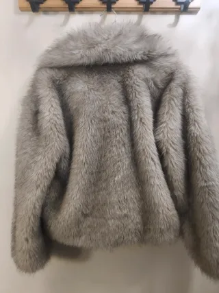 Cazadora pelo Stradivarius Talla M Beige