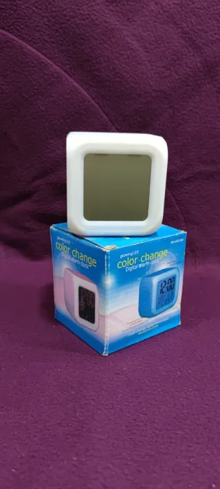 Reloj despertador digital LED color