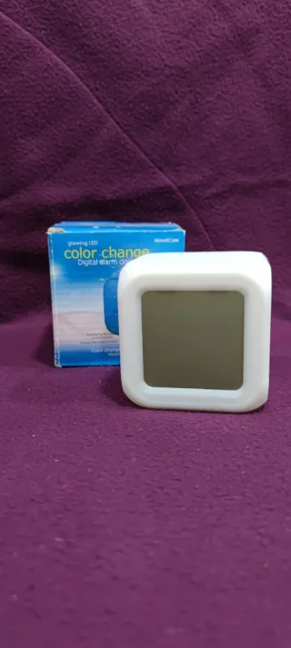 Reloj despertador digital LED color