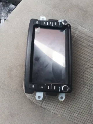 Pantalla Táctil y Cámara Coche