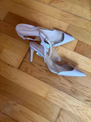 A estrenar Zapatos de tacón  beige