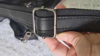 Bolso mochila efecto piel negro