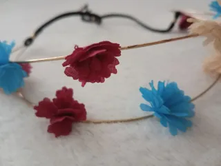 Pacchetto accessori: diadema, collane, cinture