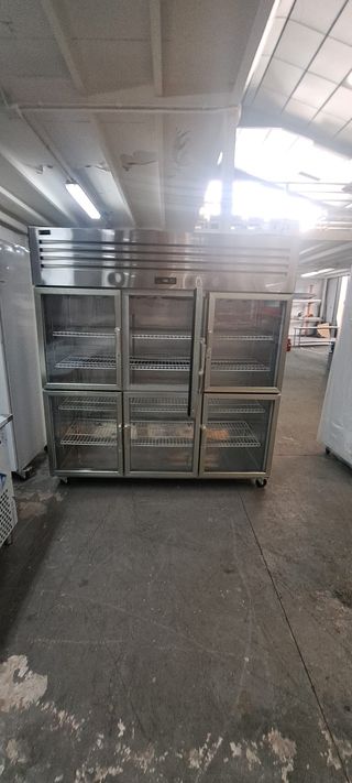 Armario Expositor 6 Puertas Cristal