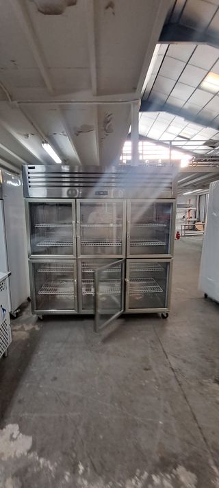 Armario Expositor 6 Puertas Cristal