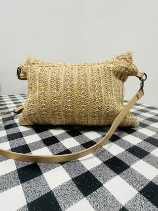 Bolso bandolera de rafia