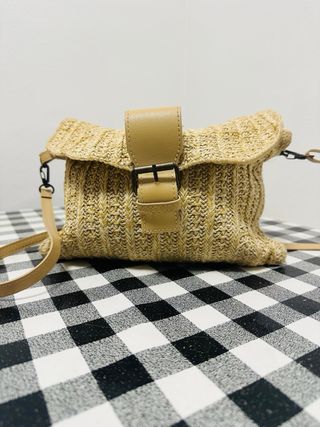 Bolso bandolera de rafia