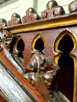 Gran capilla para virgen o santo