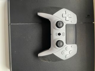 PS4 500GB + Mando + 4 Juegos