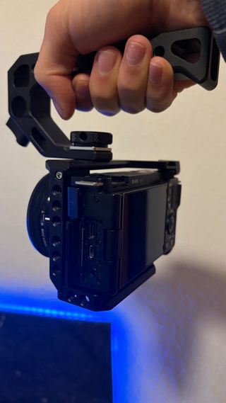 Sony ZV-E10 + Lente 16-50mm + Jaula