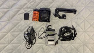 Sony ZV-E10 + Lente 16-50mm + Jaula