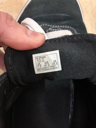 Zapatillas Vans Negras y Blancas