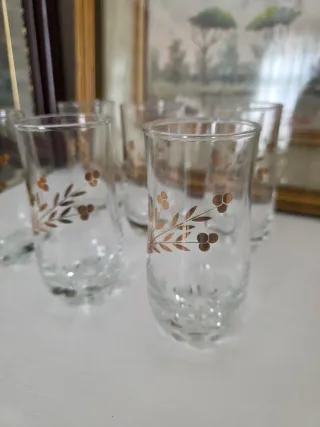 Sei bicchieri decorati oro