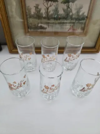 Sei bicchieri decorati oro
