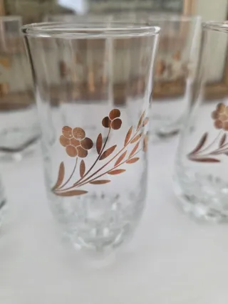 Sei bicchieri decorati oro