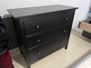 Cómoda negra 3 cajones Ikea Hemnes