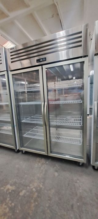 ARMARIO EXPOSITOR 2 PUERTAS DE CRISTAL NUEVO