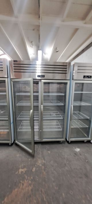 ARMARIO EXPOSITOR 2 PUERTAS DE CRISTAL NUEVO