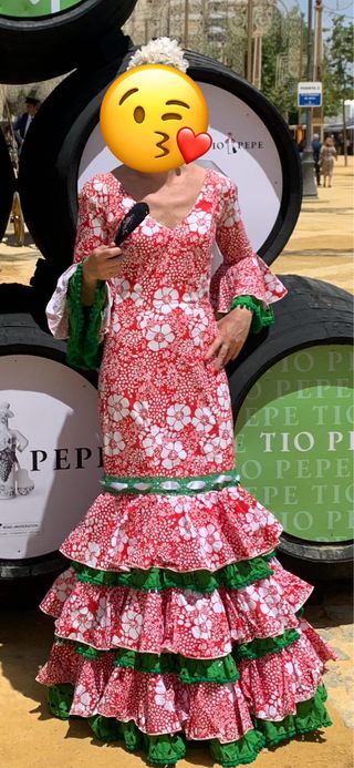 Traje de flamenca rojo y verde