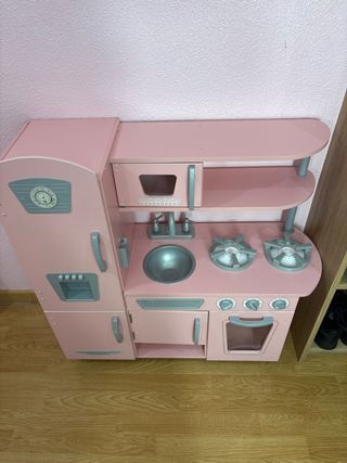 Cocinita de juguete rosa