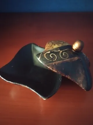 Joyero de cerámica decorado