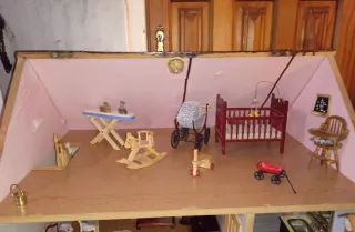 Casita de muñecas de ladrillo naranja