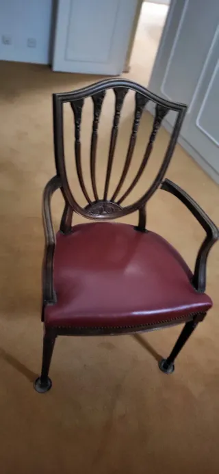 Poltrona in legno e pelle rossa