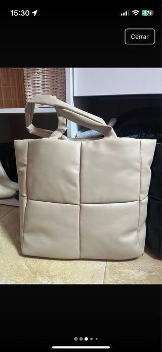 Set di due grandi borse beige e nere con design trapuntato