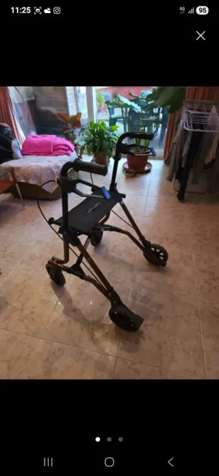 Andador para mayores con asiento y frenos