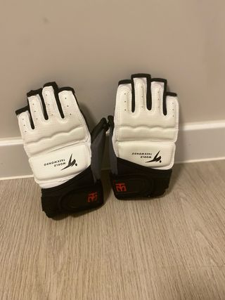 Peto y guantes Taekwondo