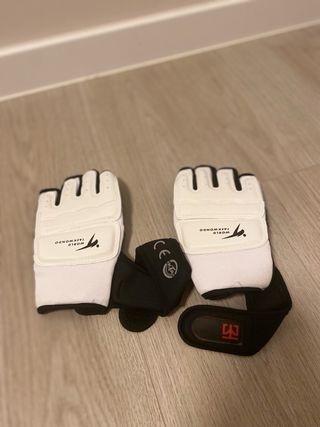 Peto y guantes Taekwondo
