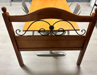 Respaldo de cama madera y hierro