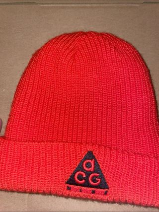 Berretto Nike ACG Arancione/Rosso